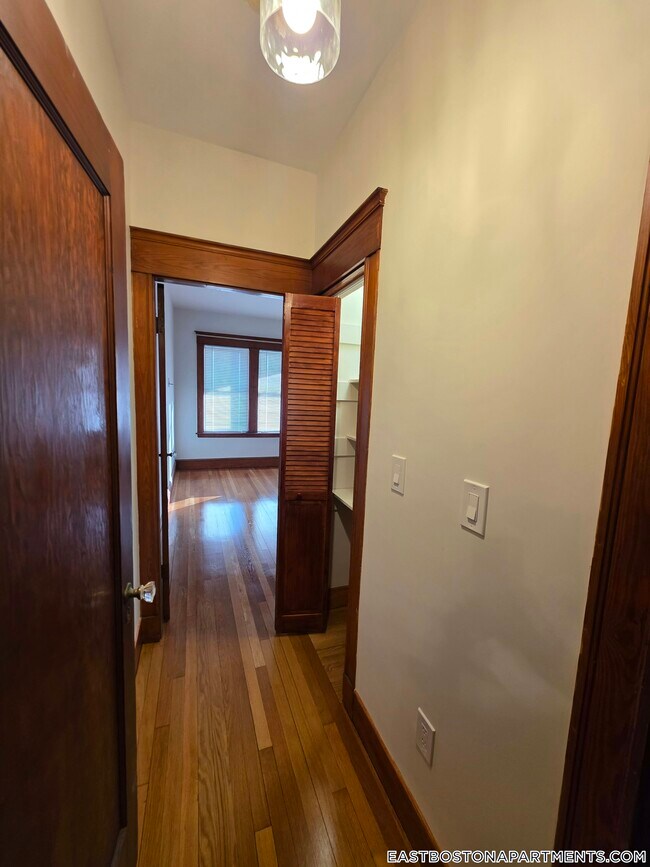 102 Bayswater St Unit 1
