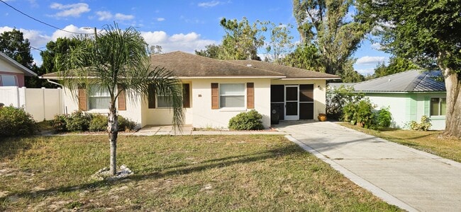 Building Photo - 10 Lynne Ln