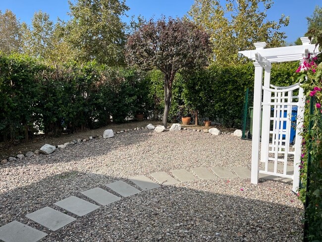 Photo - 15228 Valleyheart Dr Unidad INT CBL EV UTIL included