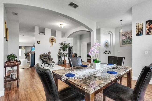 Photo - 4 La Mancha Dr