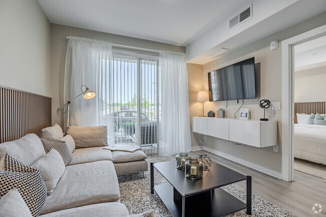 1BR, 1BA - 612SF - Living Room