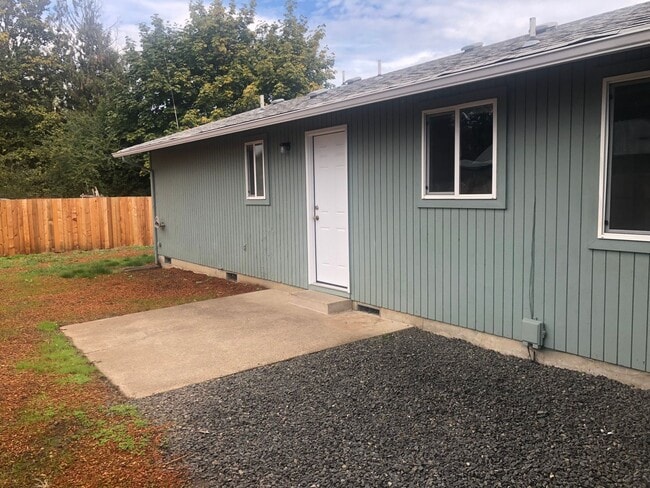 Photo - 3 bedroom, 1 bath house in Springfield!