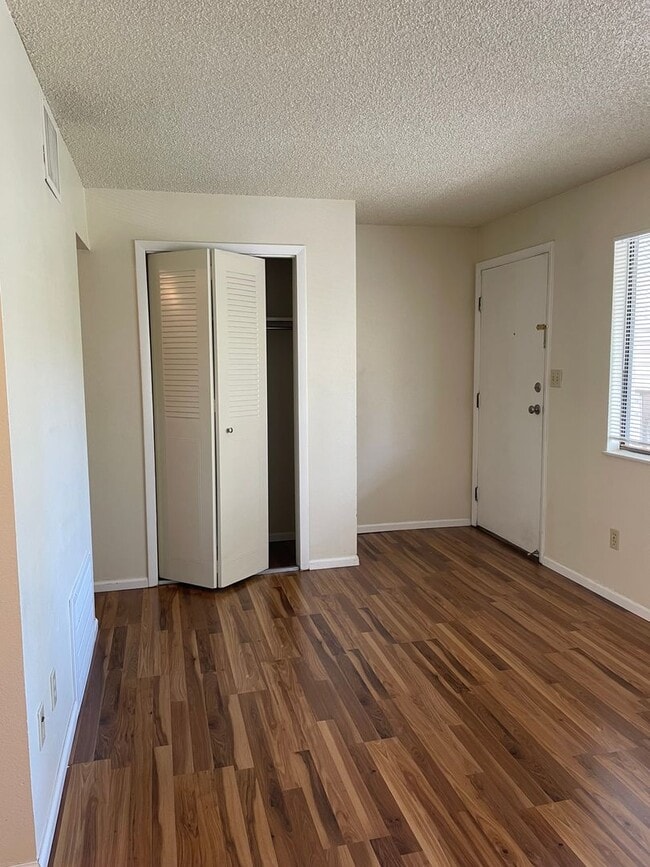 Photo - 1 bed/1 bath apartment close to CSU, bike trails, restaurants, shopping and more! Unit E205