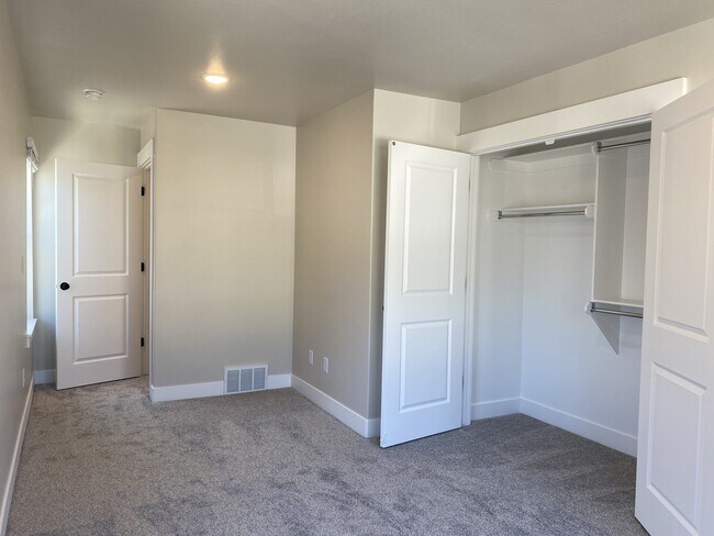 Photo - 3130 1625 E