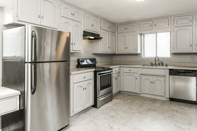 Photo - 2425 4th St NW