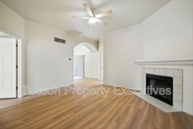 Photo - 2447 N Fair Oaks Ave