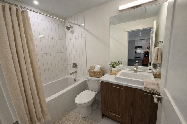 Photo - 5382-200 200 St