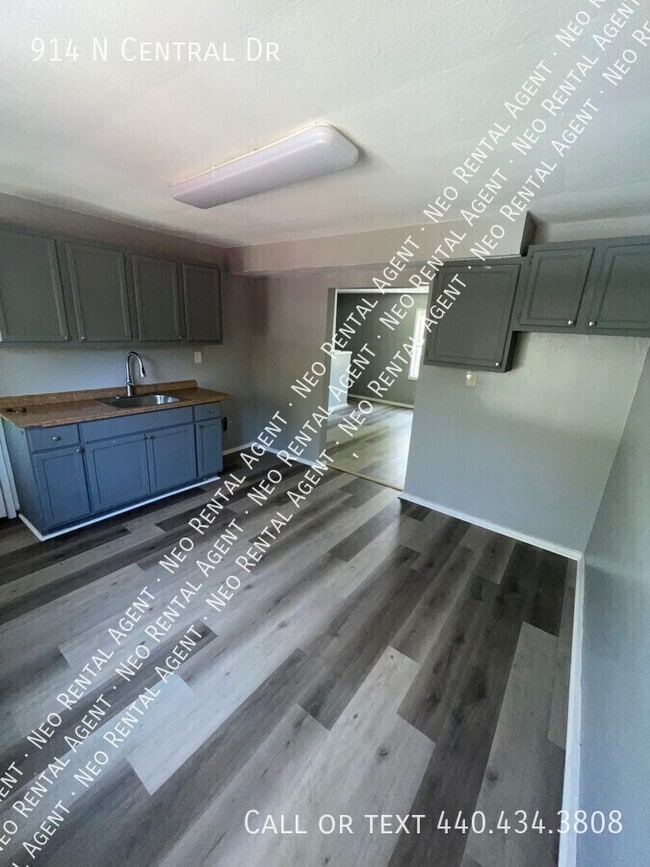 Photo - 914 N Central Dr