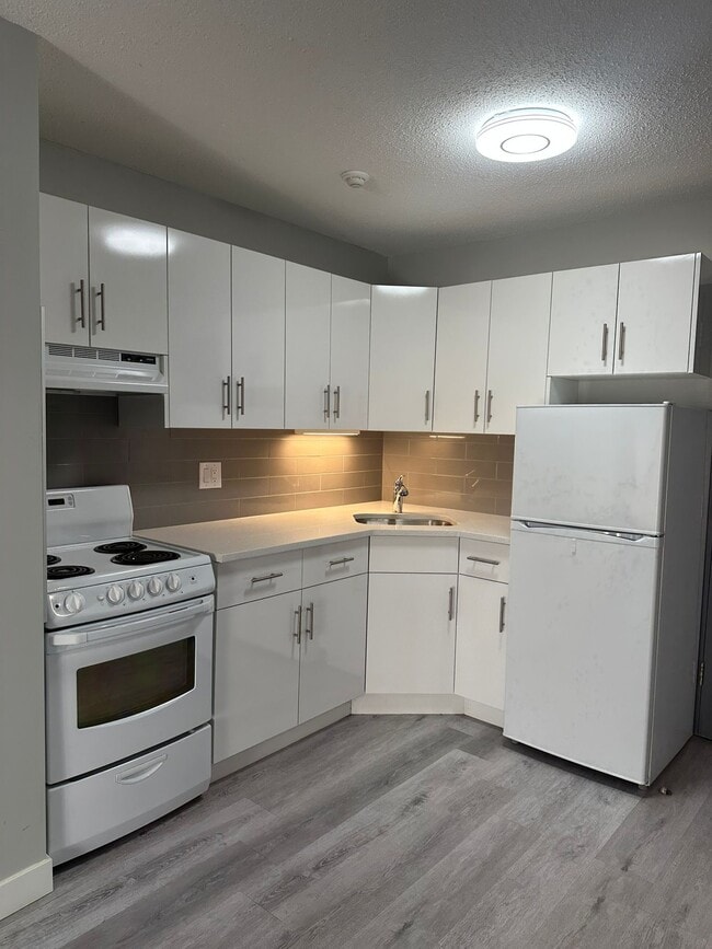 Building Photo - 13516-102 102 St NW Unit 111