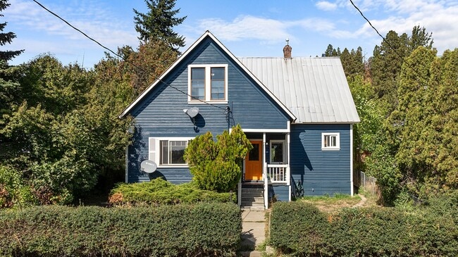 Building Photo - Inviting 3 Bed, 1 Bath Home in Roslyn, Whe...
