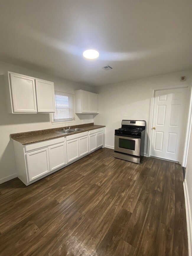 Photo - 1304 Campbell Rd