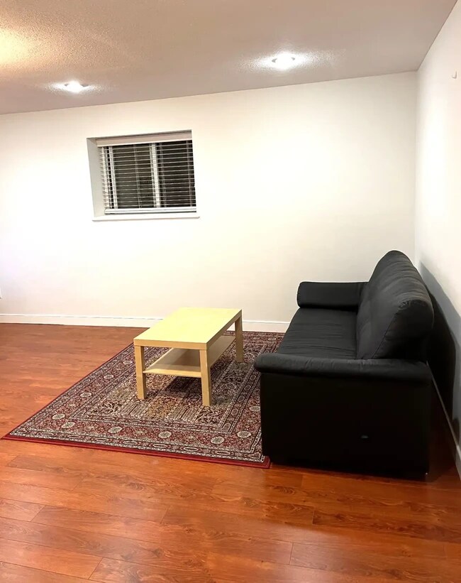 3385 Watkins Av Unit Furnished 2 Bedroom Basement Suite