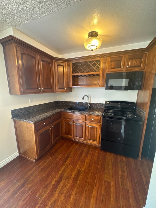 Photo - 2414 S Barrington Ave Unidad 103