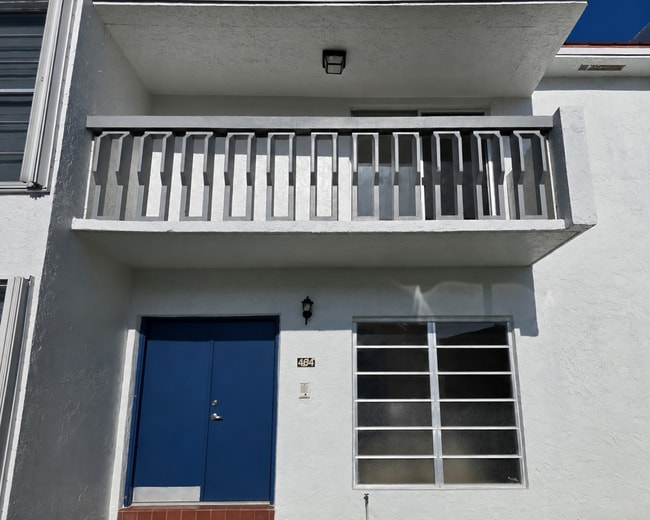 Building Photo - 17120 SW 94th Ave