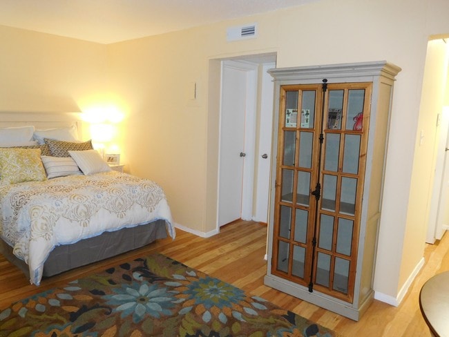 Bedroom Studio - Barranca Square Apartments