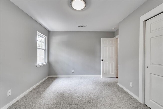 Photo - 6511 Pevensey Dr