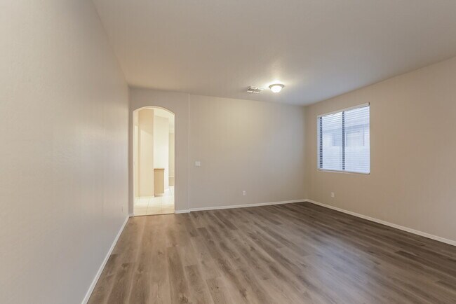 Photo - 2427 E Glass Ln