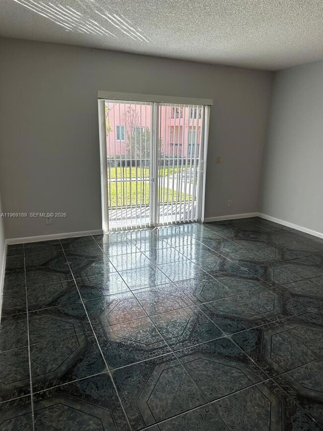 Photo - 1840 NW 119th St Unidad 502