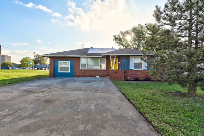 Building Photo - 5016 N Woodward Ave Rental