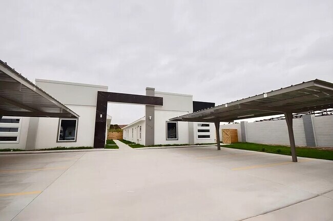 Photo - 1412 N Iris St Unit 2