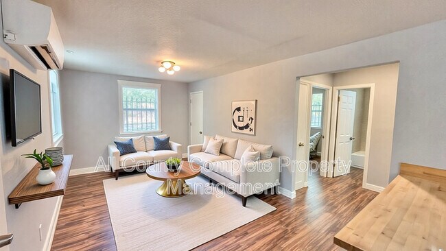 Photo - 3018 Pearce St