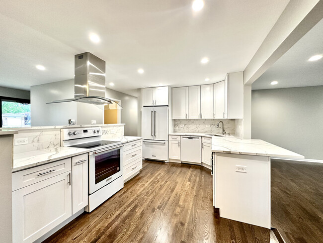 Photo - 2543 William Ave