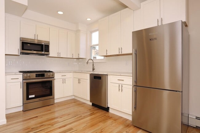 Building Photo - 413 Jefferson St Unit 3