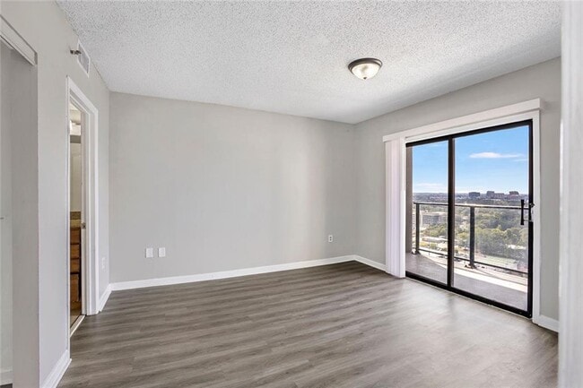 Photo - 1280 W Peachtree St NW Unidad 3304