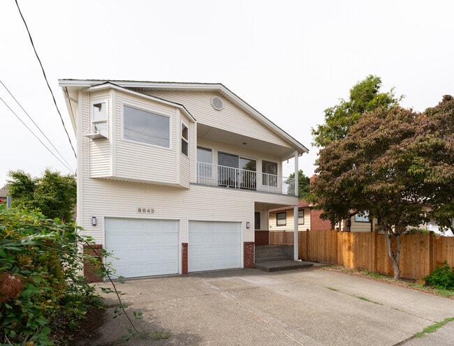 8843 39th Ave S