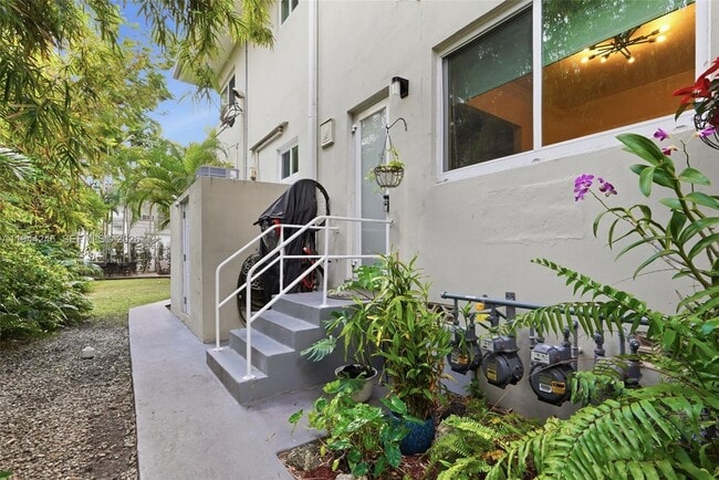 Photo - 9881 W Bay Harbor Dr Unit 2