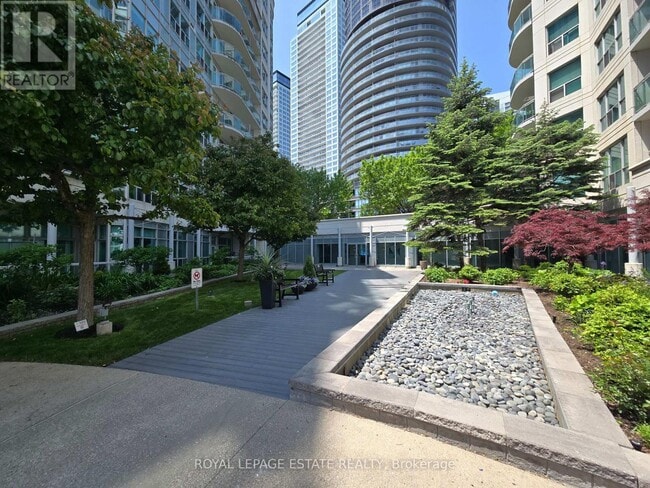 Photo - 600 Queens Quay W Unit 632
