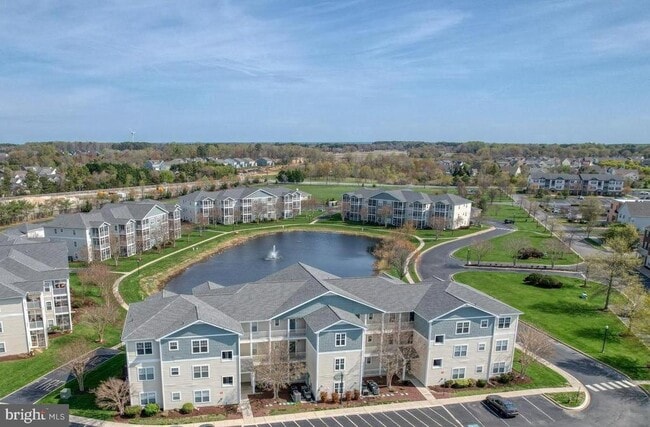 Building Photo - 33130 N Village Loop Unit 3102