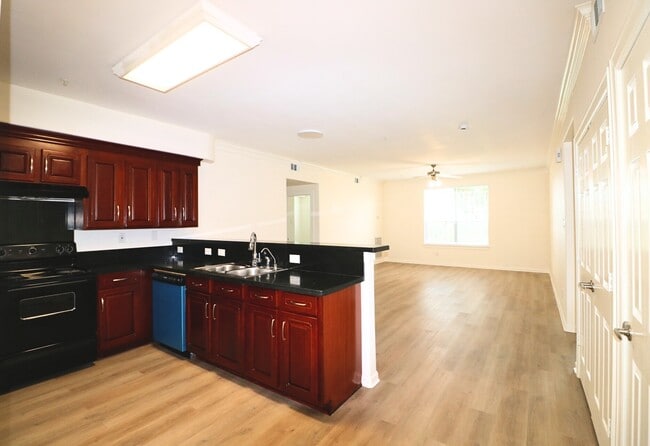 Building Photo - 6611 W Sam Houston Pkwy S Unit 1D Rental