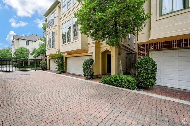 Building Photo - 1337 Hyde Park Blvd Rental