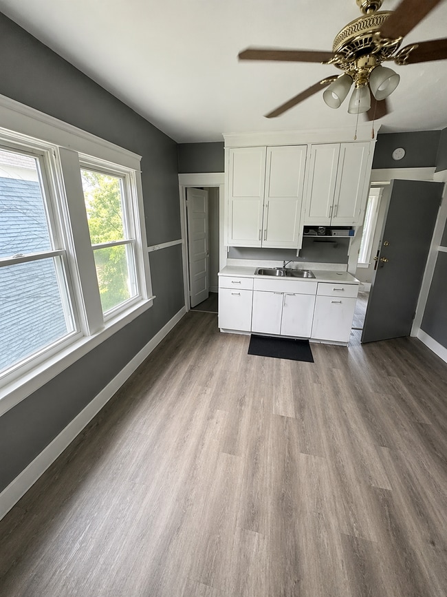 Building Photo - 2814 E 118th St Unit 2