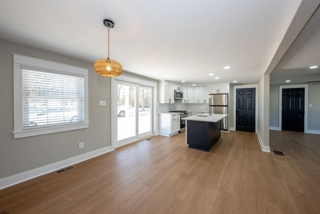 Photo - 733 Rte Us 9 N