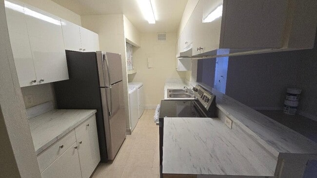 Photo - 4403 Treehouse Ln Unit H