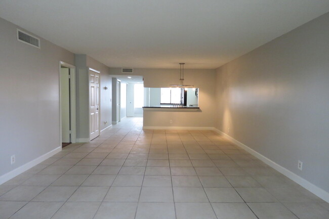 Photo - 193 Lakeview Dr Unidad 205 Rental