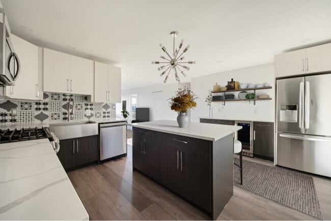 Photo - 104-20 Queens Blvd