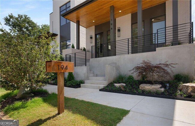 Photo - 194 E Lake Terrace SE