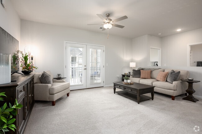 2BR, 2BA - 1100SF - Living Room - The Grand at Union Cross Rental