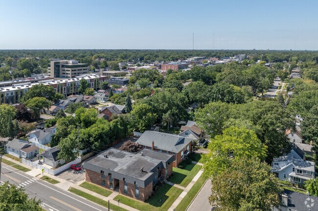 Aerial - 484 E Breckenridge St