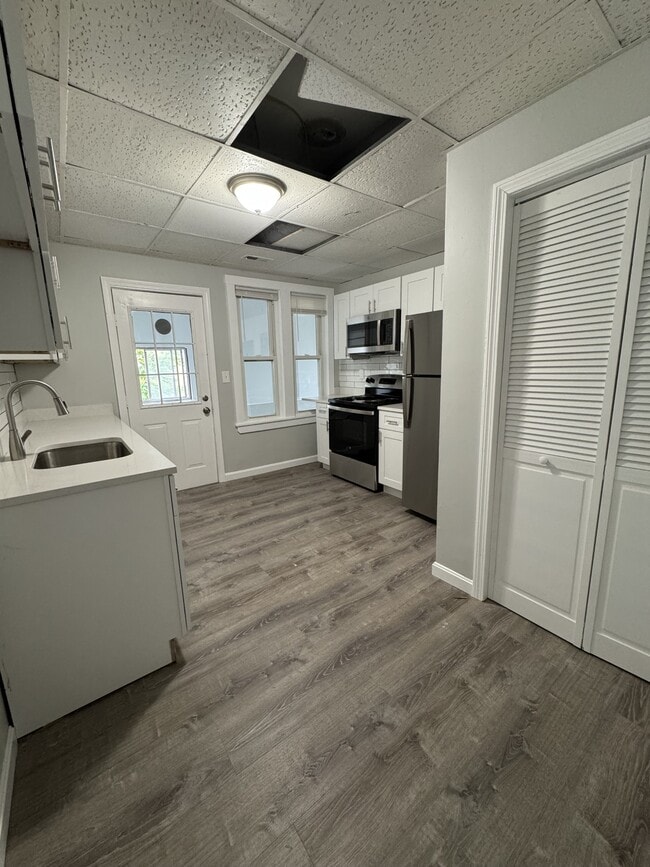 Building Photo - 7 Muskeego St Rental