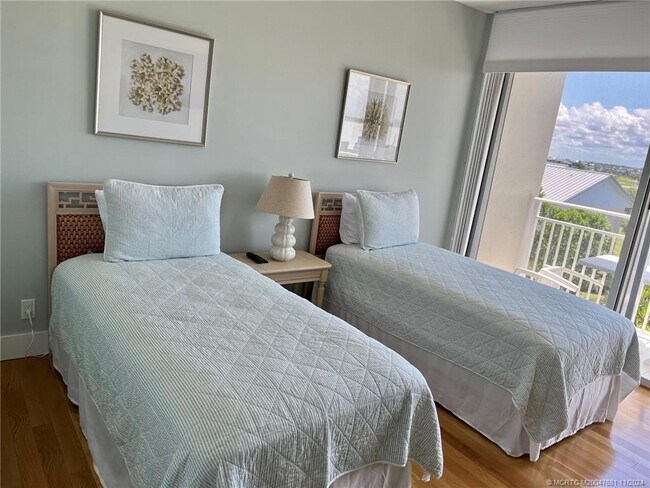 Photo - 579 NE Plantation Rd Unit 301-N