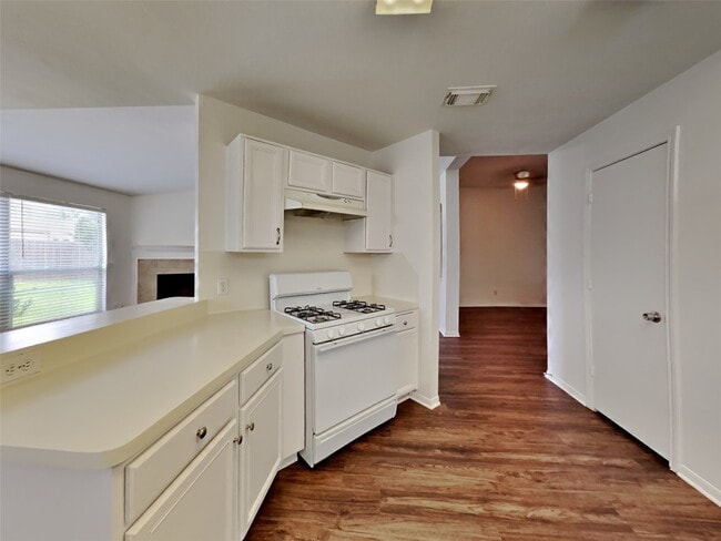 Photo - 2114 English Green Way