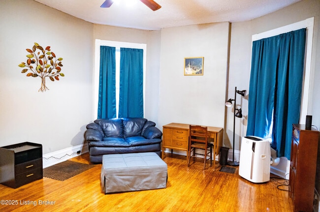 Photo - 1331 S Floyd St Unidad 1