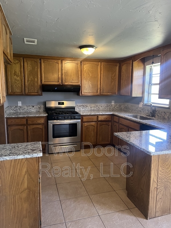 Photo - 1101 Teal Pl