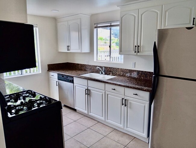 Photo - 2 bed 2 bath ocean view Stand alone bungalow by the beach Unit A