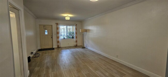 Photo - 917 NE 16th Ave Unit 6