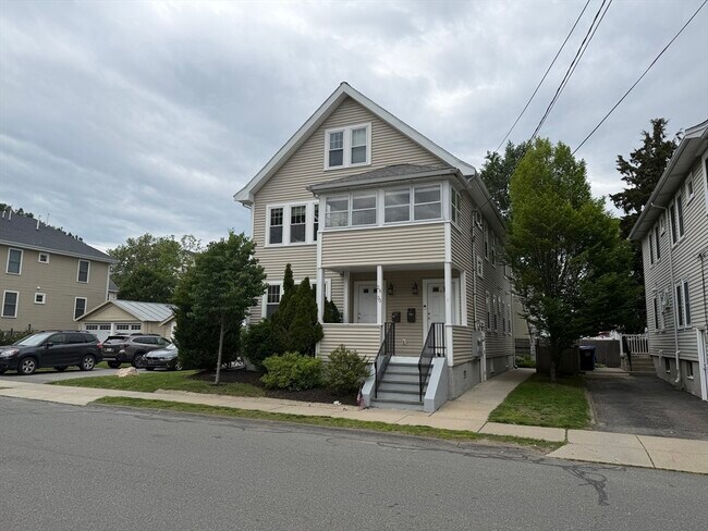 Building Photo - 28-30-30 Chestnut St Unit 28